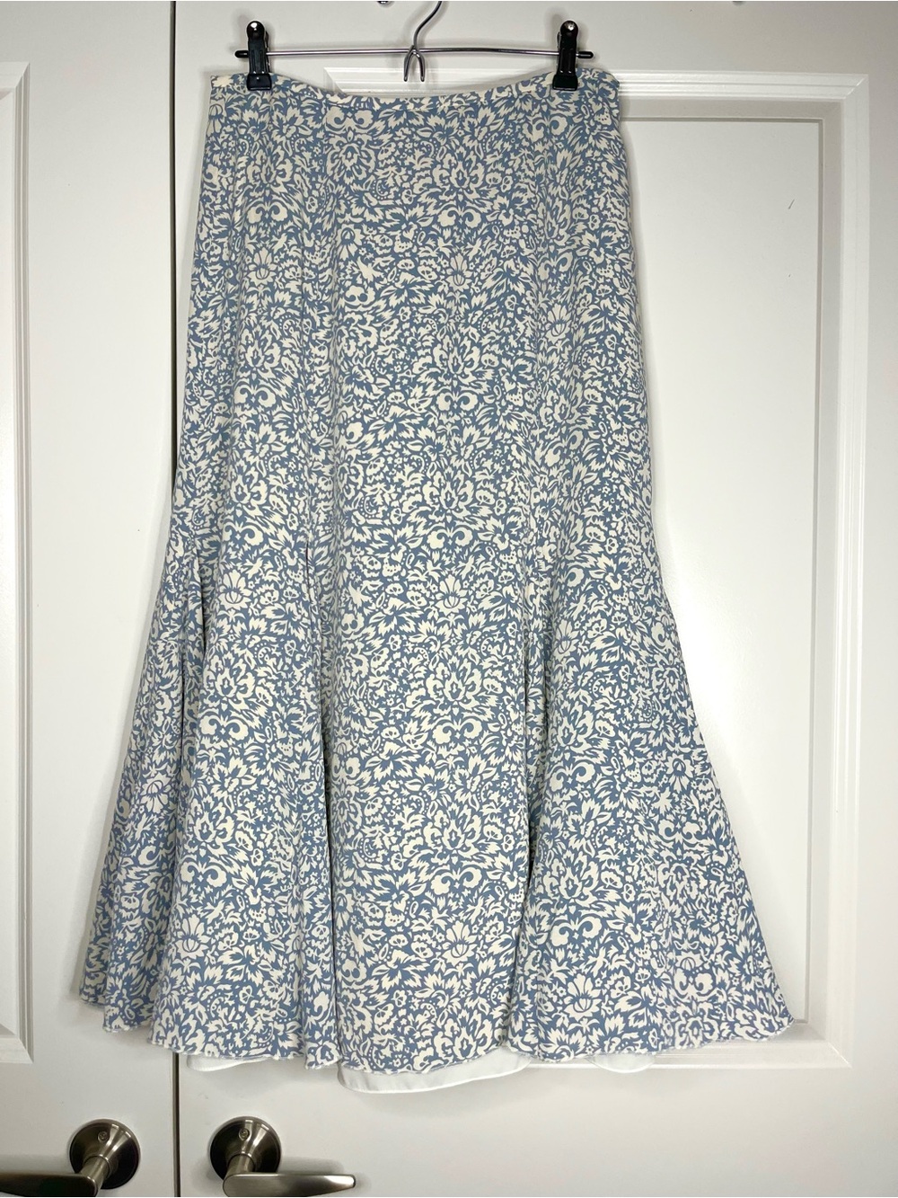 Sundance Midi Skirt Trumpet Hem 100% Silk Size 6 Cool Blue Floral Print